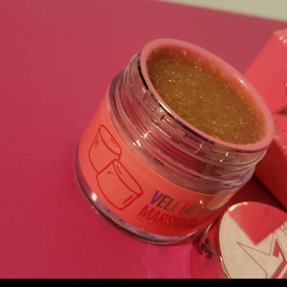 ⭐HP⭐MARSHMALLOW Jeffree star Soldout lip scrub NWT - Picture 3 of 3